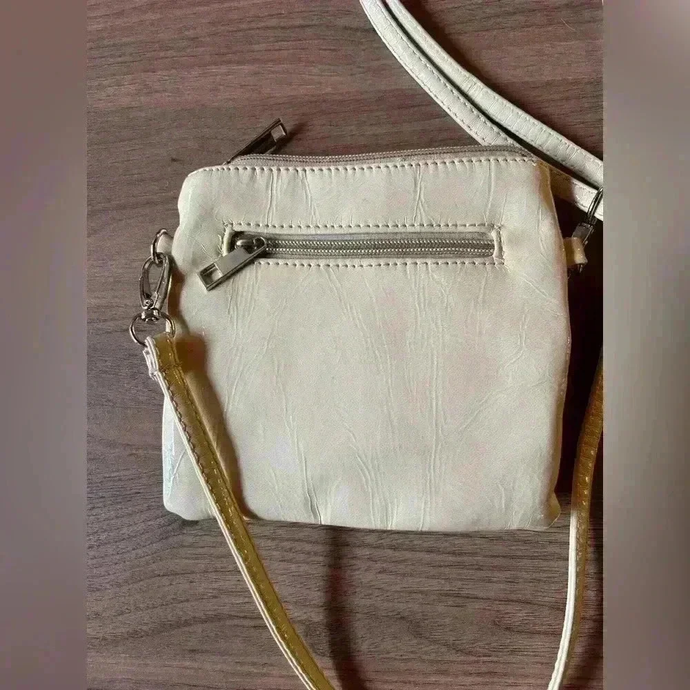Crossbody bag w rose, phone pocket, inside pocket, see pics